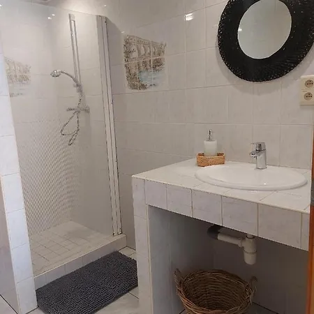 Rdc Plein Centre Avec Terrasse Апартаменты Визе